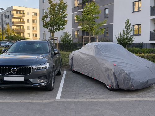 Jak chronić samochód na osiedlowym parkingu?